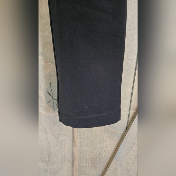 LULULEMON On the Fly Pant in black. Size 2 - Picture 12 of 16